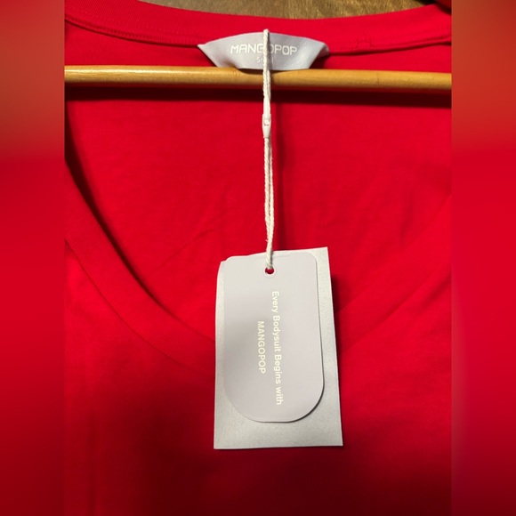 Mangopop NWT Vneck Long Sleeve Bodysuit with snap closure Size Small - Picture 4 of 8